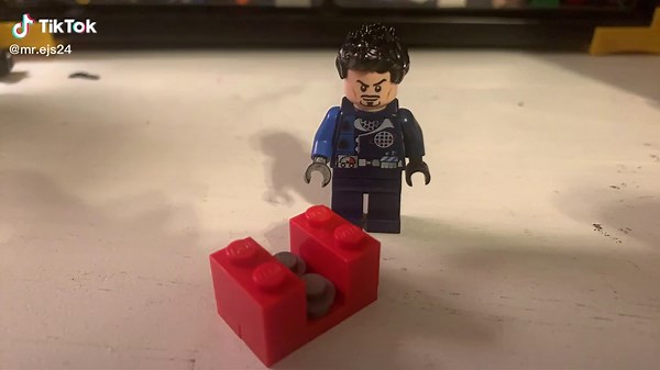 Iron Man Suitcase: Build Your Lego Marvel Hero