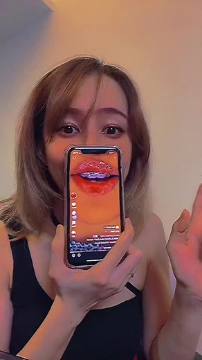 Humorous Reactions on Social Media Display