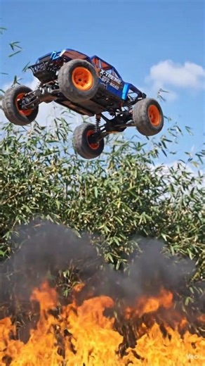 Rc Car,😱 Crawler Fire Stunt #rc #rccar #rccarshorts #rccrawler #fire #stunt #youtubeshorts #youtube