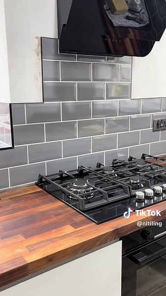 Before and after of a kitchen I got done over the weekend for some lovely customers, can’t go wrong with metro tiles always adds the final touch to any kitchen🫡 #tiling #tilersoftiktok #kitchen #transformation #uktrades #tiles #metro #tiler #walltiles #unmatched