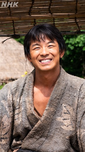 大河ドラマ「豊臣兄弟！」2026年１月４日放送開始 on Instagram: "物語の主人公 小一郎(#仲野太賀)🐒 そして小一郎の初恋の人で幼なじみの直(#白石聖) 「みんなで幸せになるんが 一番じゃろ」 【#豊臣兄弟】 第1回 配信 🔗https://www.web.nhk/tv/an/toyotomi-kyodai/pl/series-tep-P52L88MYXY/ep/5R6KN8839V/ #大河ドラマ"