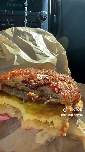 @Panera Bread this is everything…sausage, scrambled egg and cheese on a cinnamon crunch bagel & I kept the aioli cause I like that 😋 #fyp #panerabread #breakfast #bagel