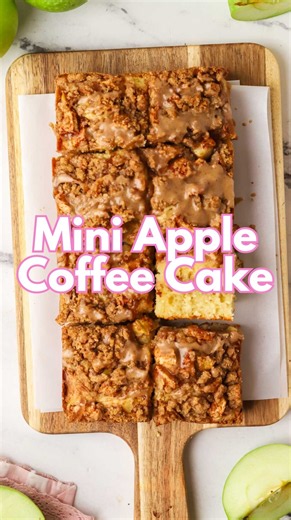 Apple coffee cake… but make it mini! #minidesserts