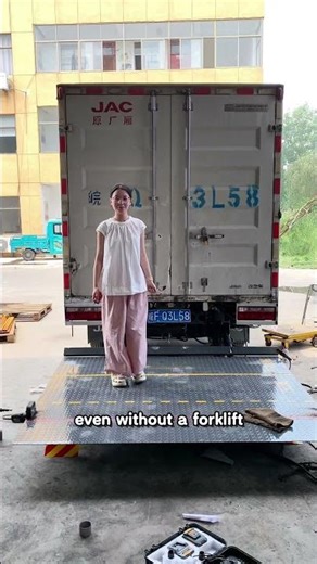 A tail lift can easily lift 1-2 tons of goods, making handling simpler and more convenient.#truck