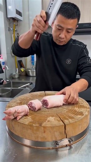 Pig Butchery Process 🐷 Fast & Clean Knife Work. ep600 #Cooking #shorts @FoodisFoodie