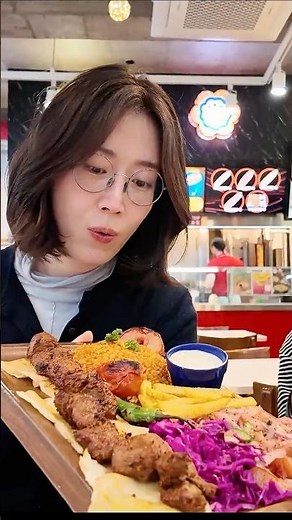 Eating Kebab in –10°C Korea… WHY IS THIS SO GOOD? 🥶🥙