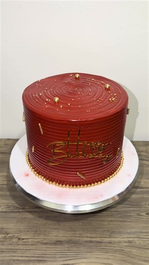 Decora un Hermoso Pastel Rojo Intenso