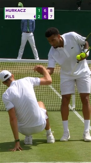 Sportsmanship personified 🤗 A moment of class from Arthur Fils who helps an injuried Hubert Hurkacz to his feet 👏 #Wimbledon | Wimbledon