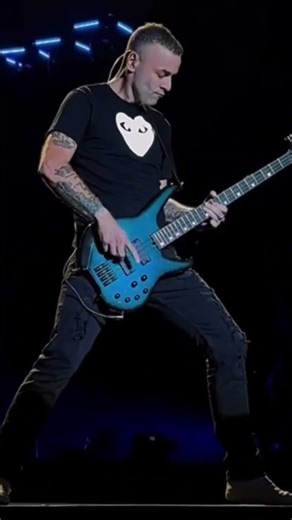 Muse - Hysteria intro bass #guitartutorial