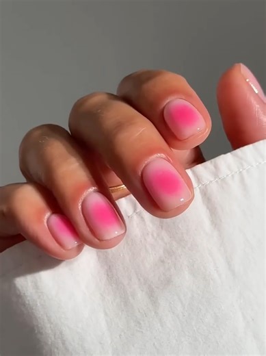 Stunning Pink Ombre Nails: Nail Art Inspiration