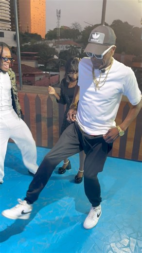 Hoje tem cheguei com Swag. O programa do momento. Com Kapa show do Sale e Abuela a mamã do swag. Da China 🇨🇳 para Angola 🇦🇴 | Papá Swegg Official