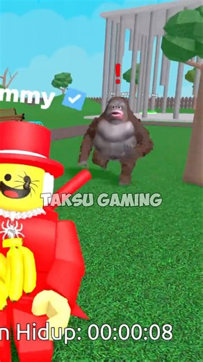 Ugly gorilla is afraid of muscular gorilla 😮 #roblox