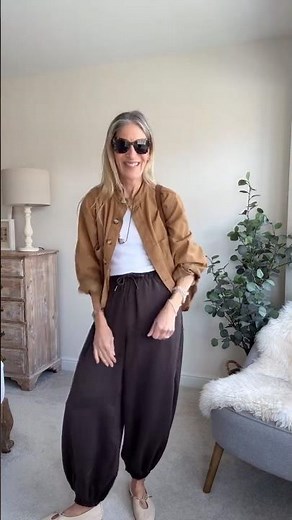 Relaxed Elegance: Camel Jacket And Basics For Your Next Getaway #fashiontrends #outfitideas #ootd