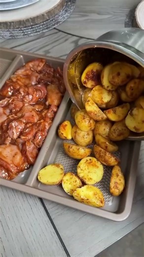 Pressed for time? Our divided fry pans make dinner a total breeze! 🍽️