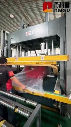 Why Top Furniture Exporters Use Sofa Compression Roll Machines in 2025 |NAIGU