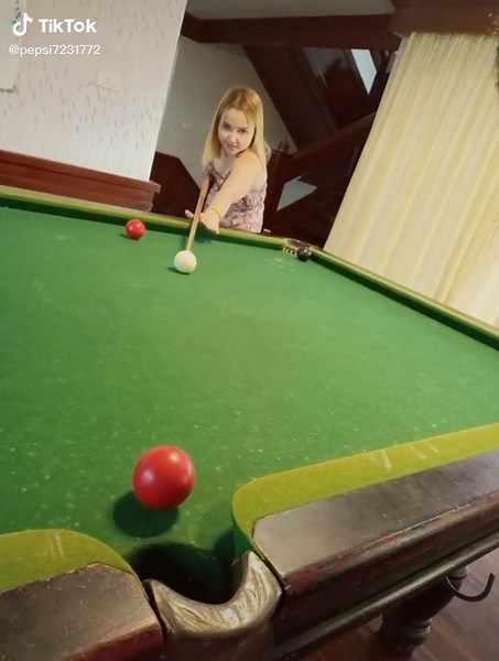 Beginner Pool Tips for Playing on a Green Table
