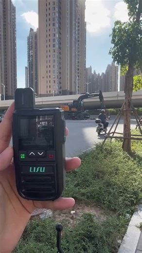 🚨 使用双向收音机为任何紧急情况做好准备！ 📻 无论您是徒步、露营，还是需要快速通讯，对讲机都是可靠的无线通讯设备的必备。 不要等到为时已晚 - 今天就获取您 的紧急通讯设备！ #emergencycommunication #twowayradio #walkietalkie #wirelesscommunication #safetyfirst