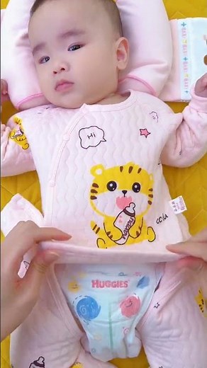 🥳This #two-piece🥰set is easy to put😘on and take off without feeling constricting #baby #cute