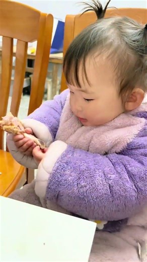 Are all 2022 little tigers 🐯 this obsessed with meat? Always yelling for meat at mealtime #CuteLi...
