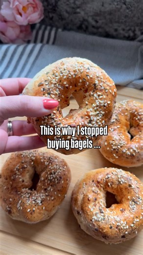 Two ingredient Air Fryer Bagels 🥯 I have shared this before but have had a few requests lately so here it is again! The base recipe is just self raising flour and Greek yogurt but you can add various flavourings and herbs, cheese, garlic or the seed mix I’m adding on top! The standard flour is self raising but today I used spelt and you can use plain flour or gluten free either but just add 2 tsp of baking powder if it’s not a self raising flour. Ingredients: 300g Greek yogurt 300g SF flour Pin