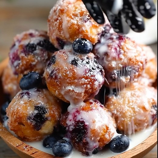 Baked Blueberry Fritter Bites Ingredients: 2 cups all-purpose flour 1 tablespoon baking powder 1/2 teaspoon salt 1/2 teaspoon ground cinnamon 1/4 cup granulated sugar ...... Full Recipe in Coʍmеոτ  | Royal Recipes | Facebook