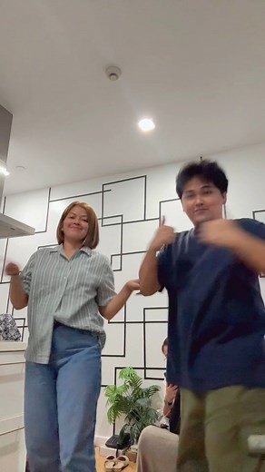 With my 2 beautiful ateeeeeeee’s #monday Valmores Amled | Emmanuel Valmores