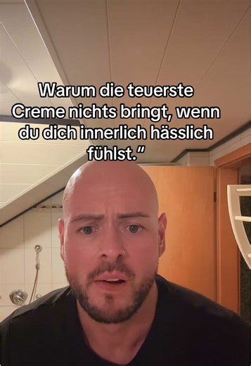 Ich habe gemerkt, dass echte Ausstrahlung nicht von deiner Hautpflege kommt, sondern von deiner inneren Ausstrahlung. Ich nenne es mental Skin Care. Wie ich früher war, möchte ich nie wieder sein. Ich hatte kein Selbstwertgefühl und habe immer gedacht, wenn was falsch lief. Es liegt an mir. Heute bin ich selbstbewusst stark und weiß was ich kann. #selbstbewusst #mindsetmotivation #innerestärke #stark #gedanken