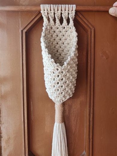 321K views · 4.2K reactions | Easy Macrame Wall Holder #macrameboho #macramewalldecor #macrametutoríal #macramecraft #macramebohodesign #macrameideas #macramedesing #macramepattern #macramewallhanging #macramewalldecor #macramewallhangings #macrameforbeginners #beginers #beginner #macramearttutorial #macrameproject | Macrame Art Tutorial | Facebook