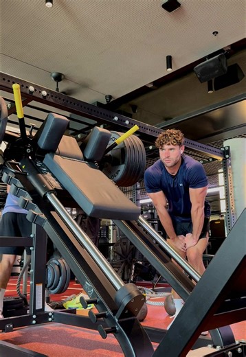 Conquer 200kg Hack Squats: Leg Day Progress