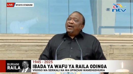 Former President Uhuru Kenyatta shares light-hearted memory at Raila Odinga’s funeral. “Saa ingine baada ya kazi, tulikuwa tunapewa kitu kidogo kidogo na Raila… Mnacheka, hiyo kitu kidogo ilikuwa uji ama chai.” Crowd erupts in laughter amid tears. | The Daily Kenya