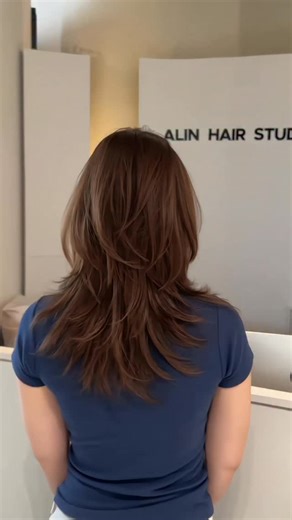 MOCHA BROWN * Màu nhuộm không tẩy , không nâng nền mà alin sẽ khuyên bạn nhuộm trong dịp cuối năm này. Mocha brown là mã màu siêu hot của loreal nhưng được mix lại theo cách của alin & sở thích của khách hàng 🫶🏻 ________________________ 𝓐𝓵𝓲𝓷 𝓗𝓪𝓲𝓻 𝓢𝓽𝓾𝓭𝓲𝓸 ☎️ 0925282555 / 0982004104 📍 84 Nguyễn Văn Tuyết, Đống Đa, HN. ⏰ 9 AM - 7:30 PM | Alin Hair Studio