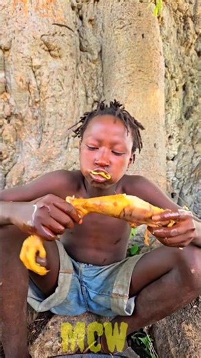 Hadza tribe #huntergatherertribe #africantribe #sukuhadzabe #mukbang