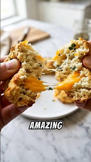 The Fluffiest cheesy Garlic Bread You’ve Ever Seen (Zero Flour) #4ingredients #lowcarb #reels