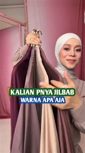 For moms who want a hijab like Dede Lesty's, hurry up and get yours now.