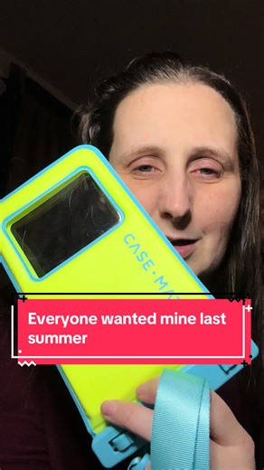 📱 Case-Mate Waterproof Phone Sleeve with Padding 🌊Protect your phone without the bulk. This waterproof, padded phone sleeve is perfect for beach days, pool time, kayaking, cruises, festivals, and everyday protection on the go. 💦 Why it’s a must-have:• Waterproof seal helps protect from splashes, rain & spills• Padded interior for extra drop & scratch protection• Touchscreen-friendly so you can text & snap pics• Slim, lightweight design — easy to carry or toss in a bag• Fits most phones (even 