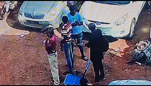 5.9K views · 95 reactions | #Urgence!!! Bonsoir chers tous! Nous sommes à la recherche de cet homme en image, il a volé 14 millions FCFA d'un client qui était venu pour l'achat des deux Rav4 au revoir cet après midi au Park automobile de Cité Unicef non loin de BNDA. En cas d'infos, veuillez nous faire signe aux numéros suivants: 70 52 60 53/ 76 99 99 98/ 76 47 41 20. #NB: une belle récompense vous attend. | Quotidien Du Mali | Facebook