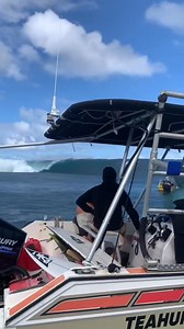 TEAHUPOO SEASON 🔥🔥🔥 ".....Following the line to get in just in time and sharing barrels with @tahiri.tehei,🔥🌊....".......... Repost from 🎥 @paul.tahimanari ...... ⭐⭐⭐⭐⭐ MAY30 #wibperu #teahupoo #tahiti #polinesia #bodyboard #bodyboarding #bodyboarders #boogieboards #barrels #boogieboarding #bodyboarder #bodyboardgirls #surf #surfing #surfers #waves #bigwaves #videooftheday #viral #fyp | Waves ILO Bodyboard