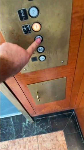 Dover hydraulic elevator at the promotional court, Crabtree Valley Mall, Raleigh NC (Short 4) (2026)
