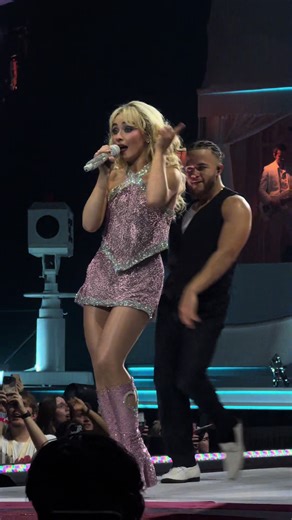 Sabrina Carpenter's Espresso Performance in Amsterdam