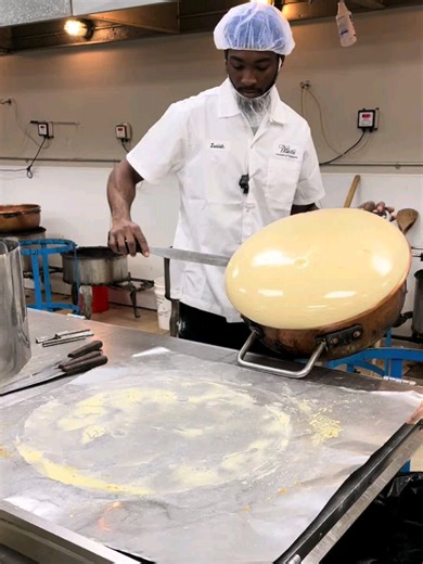 Découvrez le Processus de Fabrication des Bonbons Éponges ! 🍬😲 Je suis maintenant un grand fan des chocolats et du bonbon éponge de @Watson's ! #bonbonéponge #chocolat #confiserie #confiserie #rougeinattendu #buffle #nourriturenewyorkaise #bonbons #sucreries #buffalony #découvertealimentaire #TikTokFood #cuisine #tiktok #fyp #drôle #trivia #shorts #fyp #viral #découverte #récolte #pourtoi