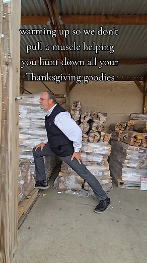 15K views · 344 reactions | United Supermarket staff is prepping so they can sprint when you forget the rolls. 縷稜 Grab all your Thanksgiving goodies from your local United in Borger!不蓼參﫛復凌 | Borger Chamber of Commerce | Facebook