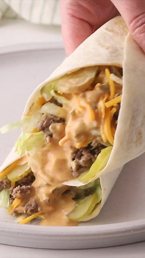Big Mac Wraps Recipe 🌟 Craving the flavors of a Big Mac but want something a bit lighter? Try these homemade Big Mac Wraps! 🌯🍔 Packed with all the classic ingredients like seasoned beef, shredded lettuce, cheddar cheese, diced tomatoes, pickles, onions, and Thousand Island dressing, wrapped up in a soft flour tortilla. 😋👌 Perfect for a quick lunch or dinner that the whole family will love! Ingredients: Big Mac Wraps Ingredients: 1 lb Ground beef 1/2 cup Lettuce 1 Yellow onion 3/4 cup Dill p