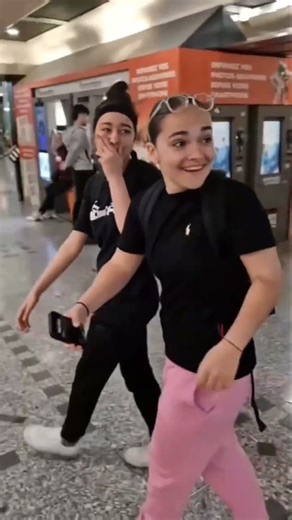 How a man should dress #reactionvideo #peakyblinderssquad #sigmabrothers #fashiontrends #dressing