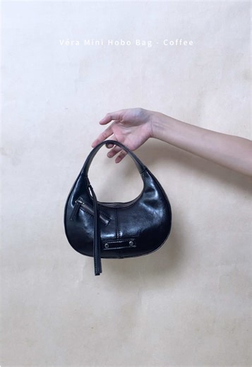 Véra Mini Hobo Bag: Stylish & Compact