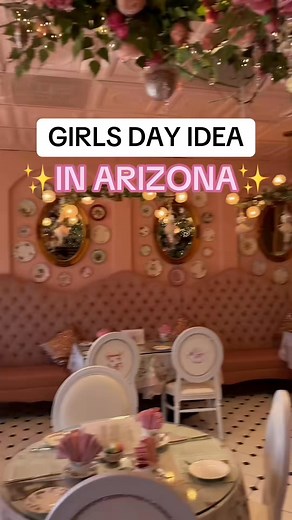 ALL PINK TEA ROOM IN AZ?! 🫖 Only 30 mins from Phoenix in Carefree, you’ll find the British-inspired English Rose Tea Room… it’s hands down the best tea I have ever been to! It’s beautiful and makes you feel like you’re transported to England 🏴󠁧󠁢󠁥󠁮󠁧󠁿 The afternoon tea includes one small pot of tea (your choice) and a 3-tiered pastry tower with sandwiches, scones and petit fours 🤤 it’s delicious and costs $46! You’ll want to get dressed up coming here! It’s the cutest dang place but is ve