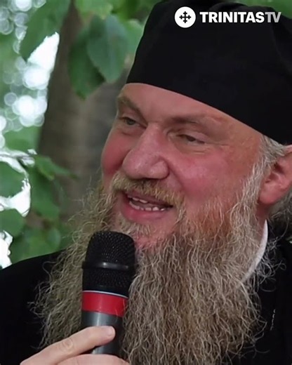 Agape este iubirea desăvârșită, iubirea care izvorăște din Dumnezeu.