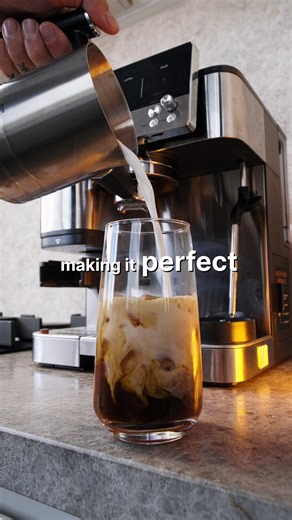 From grinding beans by weight to calibrating each shot for crema, this machine is built to guide beginners to pro results 💡 Ninja Luxe Café Premier Espresso Machine makes café-quality drinks simple at home. From rich espresso with perfect crema to rapid cold brew and smooth filter coffee, it delivers three machines in one guided system. Barista Assist Technology™ takes out the guesswork with grind size recommendations, weight-based dosing and hands-free frothing for microfoam that rivals your l
