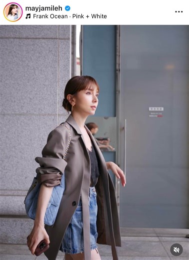 「ママとは思えん」歌手May J. 美脚あらわな超ミニ丈ショーパンの衝撃「スタイル良すぎ」「最強キュート」