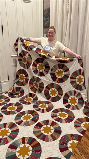 This is your reminder that quilting doesn’t have to be loud, competitive, or perfect to be meaningful. This quilt is finally pieced together—block by block, evening by evening—while Christmas playlists hummed in the background and scraps piled up on the table. The pattern is #starsabovequilt by @megancollins_a and these fabrics from @bindedwithlove feel like they were made for a quilt that’s meant to be loved hard and handed down. Around here, we cheer each other on. We don’t quilt shame. We mak