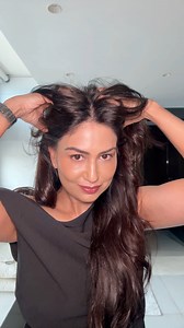 Forehead lines don’t start on the forehead. They start in the scalp. The scalp and forehead are connected through a powerful connective tissue layer called the galea aponeurotica. When this layer becomes tight from stress, posture, jaw tension, and constant screen time, it pulls forward — and that tension shows up as folded lines on the forehead. That’s why working only on the forehead never lasts. In this video, I’m showing you three simple scalp techniques I personally do to soften forehead li